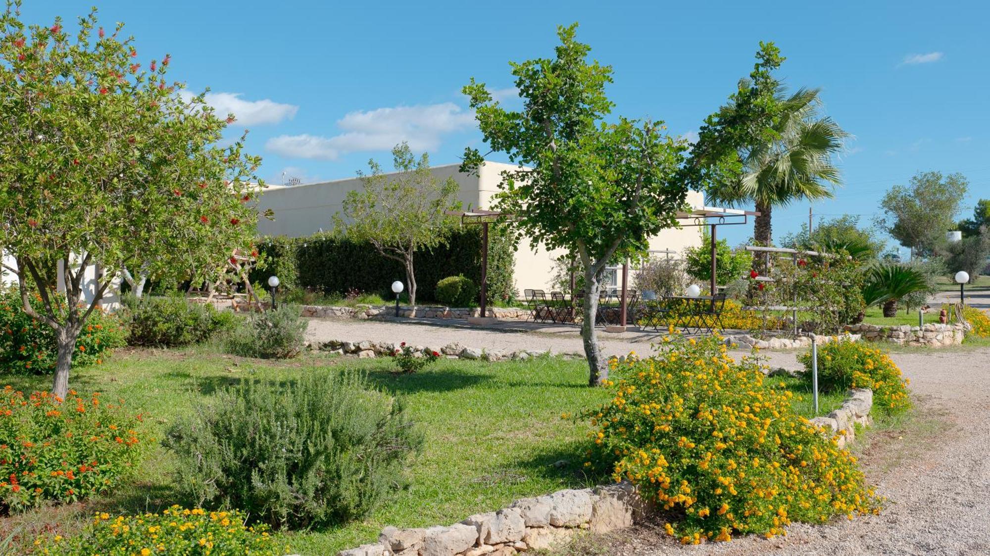Delle Rose, Hotel & Horse Riding Торре-Вадо Экстерьер фото