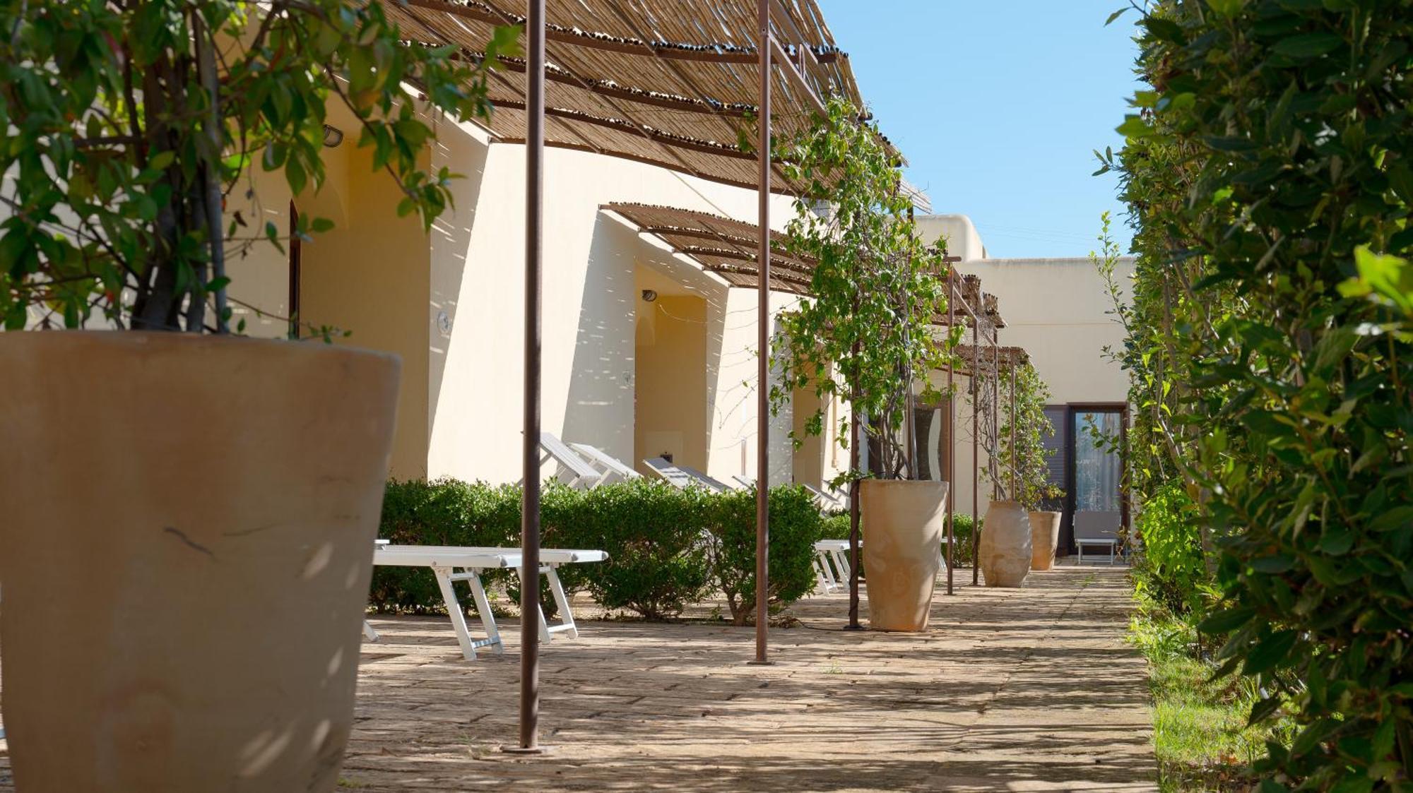 Delle Rose, Hotel & Horse Riding Торре-Вадо Экстерьер фото