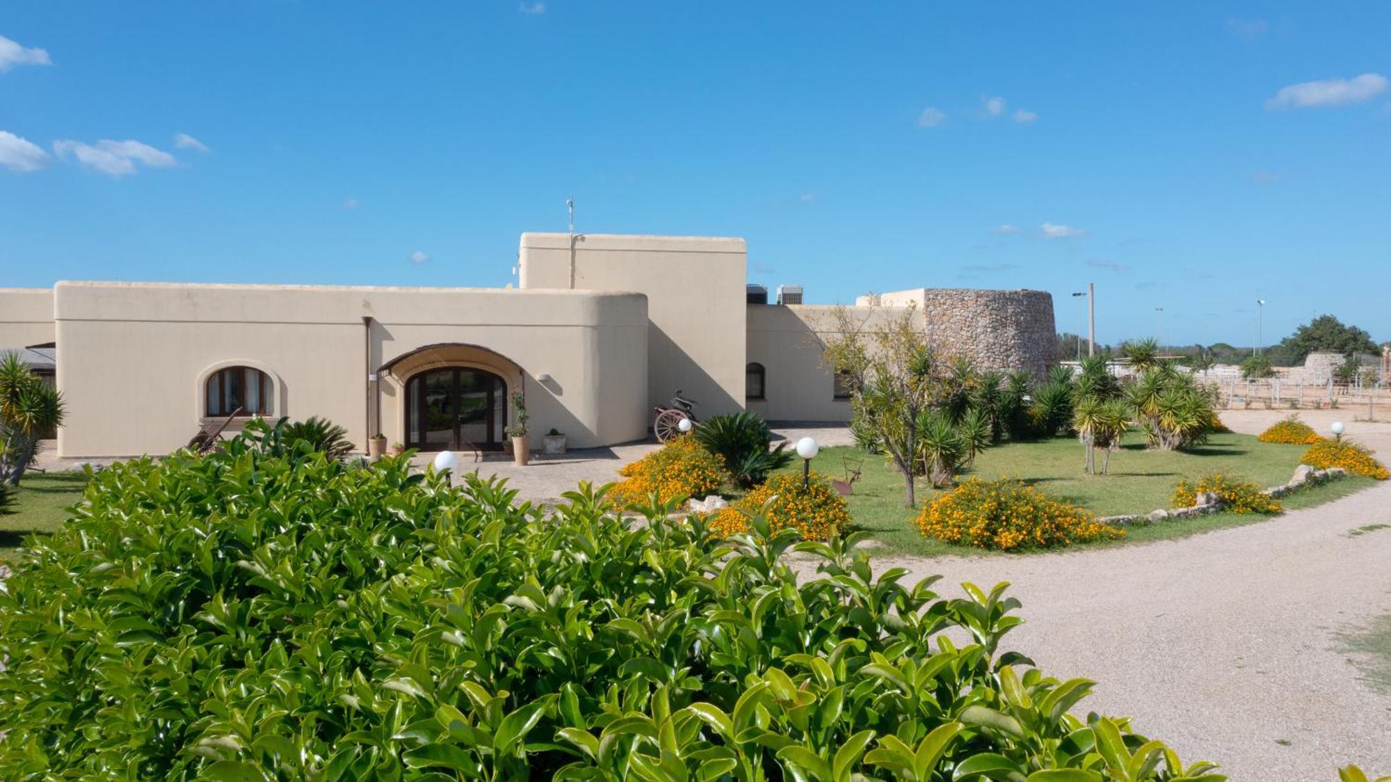 Delle Rose, Hotel & Horse Riding Торре-Вадо Экстерьер фото