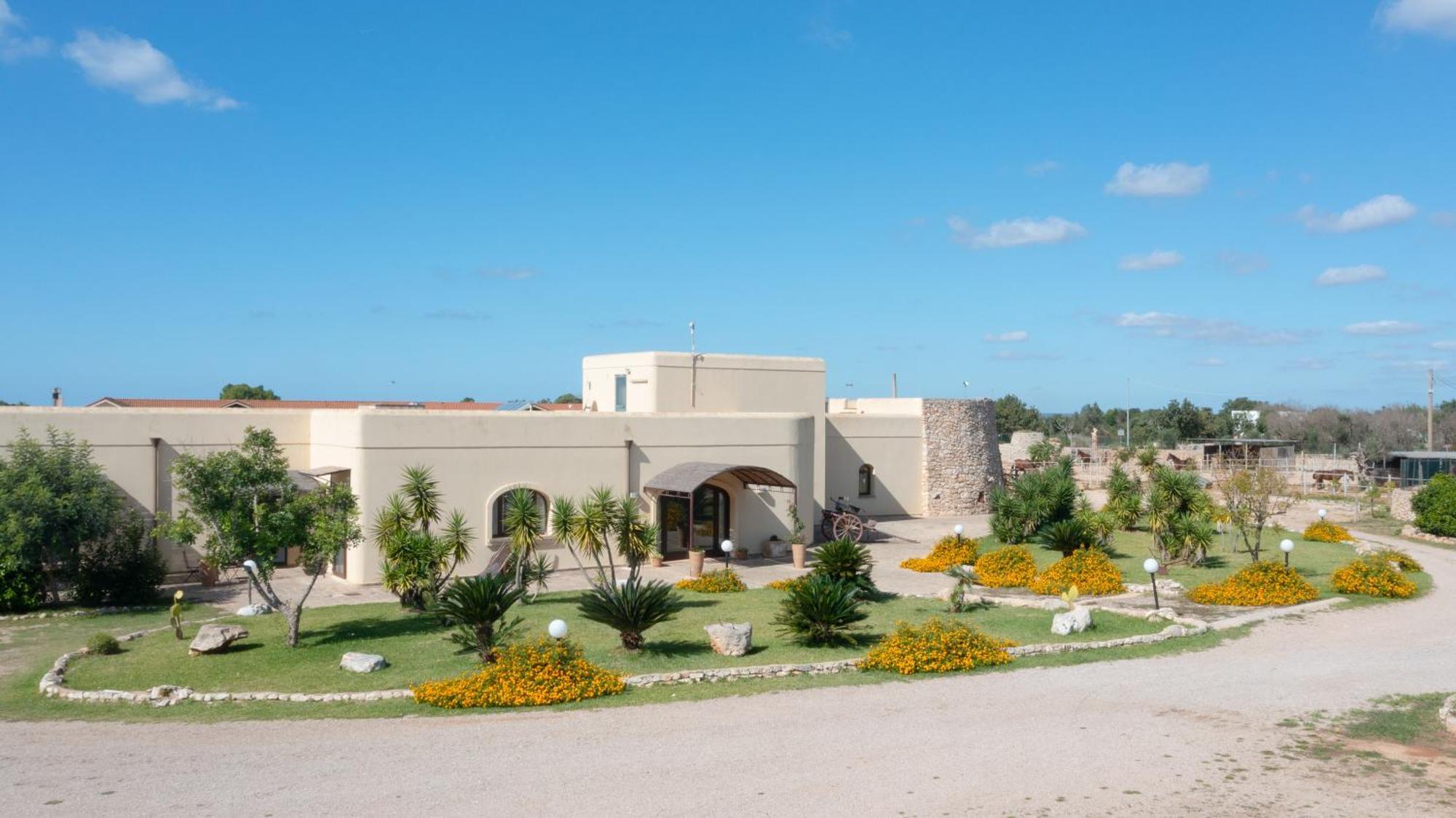 Delle Rose, Hotel & Horse Riding Торре-Вадо Экстерьер фото