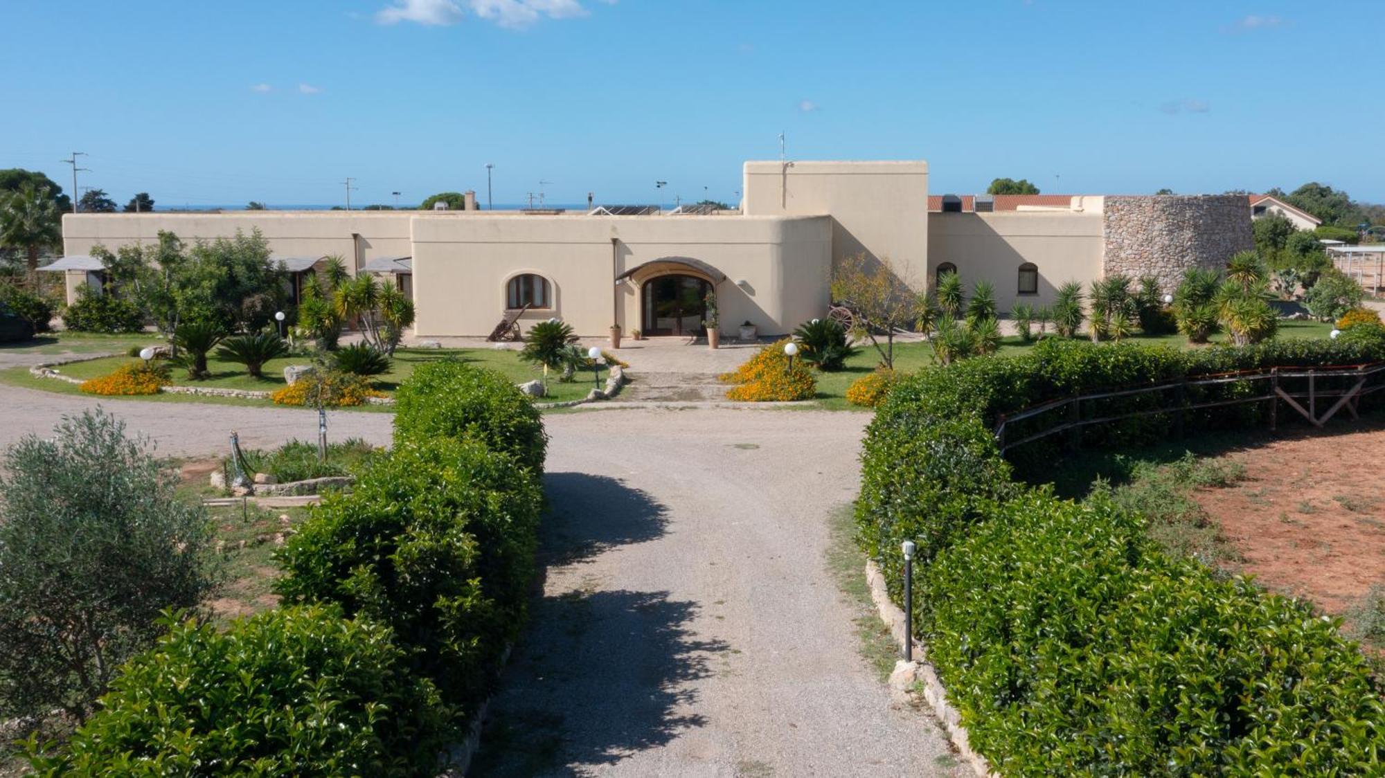 Delle Rose, Hotel & Horse Riding Торре-Вадо Экстерьер фото