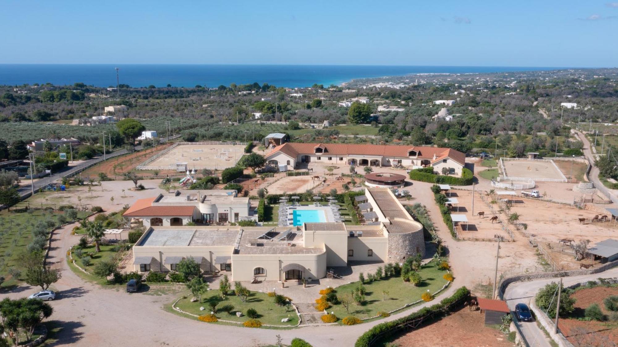 Delle Rose, Hotel & Horse Riding Торре-Вадо Экстерьер фото