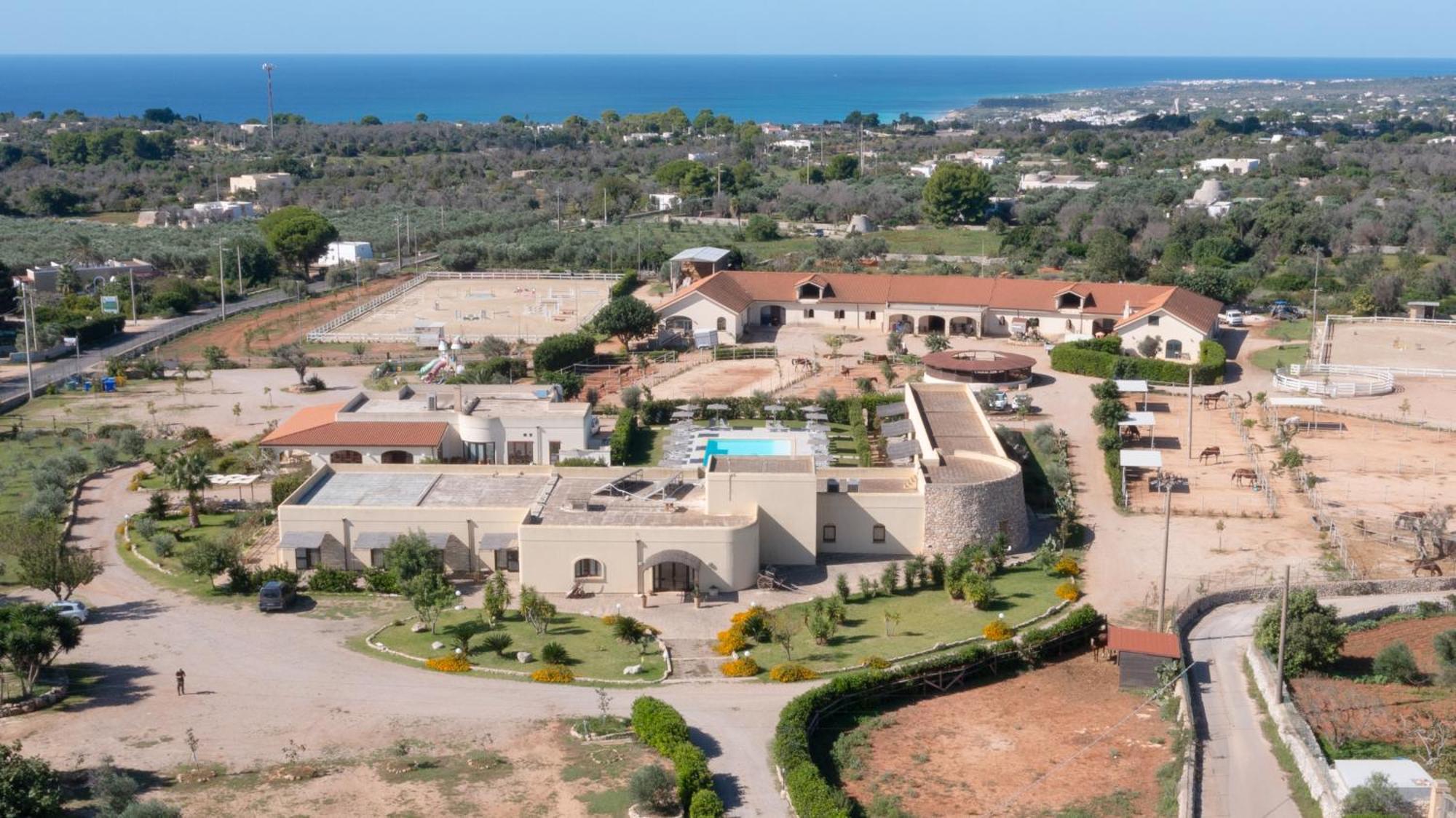 Delle Rose, Hotel & Horse Riding Торре-Вадо Экстерьер фото